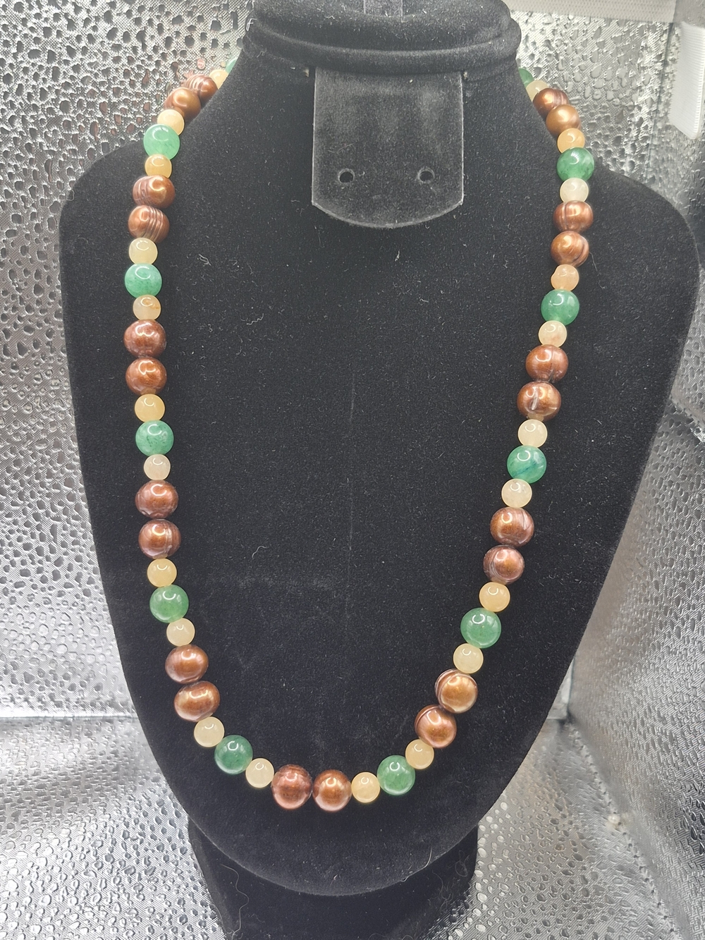 0Tri-Color Beaded Necklace With Green And Yellow Adventurine And Bronze Pearls